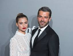 I due stanno insieme da quattro anni e il loro rapporto è fatto di tanto affetto e bonaria gelosia. Luca Argentero Cristina Marino E Nata La Loro Primogenita Tu Style