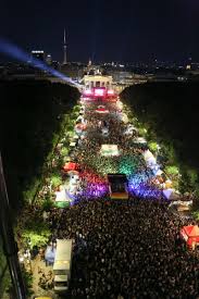 Csd berlin berlin pride 24.07.2021. Csd Berlin Auf Twitter Mehr Als 1 Million Besucher Innen Bei Demonstration Und Abschlusskundgebung Zum 41 Berliner Csd Am Demonstrationszug Vom Ku Damm Bis Zum Brandenburger Tor Beteiligten Sich Rund 300 000 Teilnehmer Innen Brigittedummer