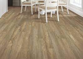 From Kitchens To Dining Rooms And Everywhere In Between Mohawk S Solidtech Grandwood Collection Loo Luxury Vinyl Flooring Luxury Vinyl Plank Luxury Vinyl Tile