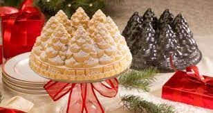 Thanks to its pretty design, a bundt cake is an effortlessly gorgeous dessert that's perfect for special occasions, parties and weeknight desserts. Holiday Tree Bundt Tin Nigella Lawson Christmas Christmas Bundt Cake Tree Cakes