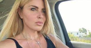 Heshtja është arma ime,durimi do jetë shpërblimi im photo by : Romina Power Le Parole Che Hanno Fatto Imbestialire Loredana Lecciso