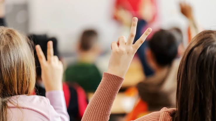 Incrementar las oportunidades de los estudiantes para responder estimula el pensamiento y la participación