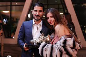 Latest on real madrid forward eden hazard including news, stats, videos, highlights and more on espn. Belgiens Fussballer Des Jahres Ist Keine Granate Wohl Aber Seine Frau Die Jupiler Pro League Wird Schwacher Ostbelgien Direkt