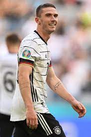 Orlando konnte nicht helfen, aber schwall über seine verlobte. R 4idxyphovmzm