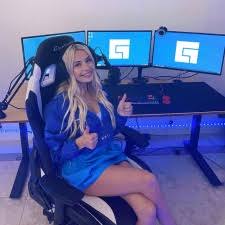 Corinna kopf is an instagram star and youtuber with over 500,000 instagram followers and almost 500,000 subscribers. Instagram Star Corinna Kopf Signs Exclusive Streaming Deal With Facebook Gaming Influencer Update