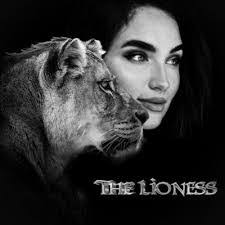 Bobbie Flint's Instagram, Twitter & Facebook