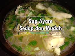 1/2 ekor ayam dipotong kecil, 1 biji bawang besar, 3 ulas bawang putih, 1 ruas/bahagian halia, 1 bunjut rempah sup, 4 biji kentang, 1 biji lobak merah (sederhana), 1 sudu besar minyak masak, 2 sudu kecil garam, sedikit serbuk lada hitam, daun sup dan daun bawang untuk taburan. Resepi Sup Ayam Yang Sedap Dan Mudah Ceritera Si Gadis Biru