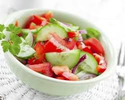 Recette De Salade Froide De Concombres Tomates Et Menthe Recette Aliments Zeros Calories Salade Froide Manger Cru