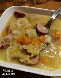 Soupe Paysanne Au Chou Haricots Blancs Et Saucisses Fumees Les Recettes De Ninette Saucisses Fumees Haricots Blancs Soupe Aux Haricots Blancs