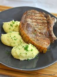 Porc pentru ca e weekend si codul familiei spune ca trebuie sa mancam bine si ceva mai deosebit decat in timpul legume, sa nu ne simtim vinovati ca uite iarasi ne infruptam din carnea asta pacatos de buna si sos ca sa putem face o garnitura si stiti ca e vorba de. 11 Cotlet Ceafa La Cuptor Ideen Kotelett Rezept Rezepte Kotlett Rezept