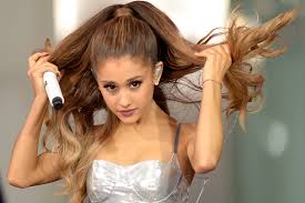 Lil kim (queen of new york) big war 05:10. Krass Ariana Grande Zeigt Sich Endlich Ungeschminkt