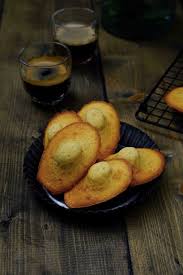Des Delicieuses Madeleines Bien Bossues Et Moelleuses Recette De Cuisine Rapide Recette Madeleine Recettes De Cuisine