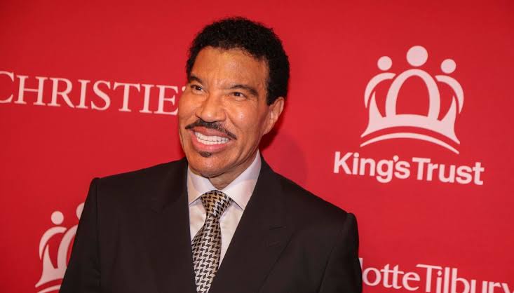 Lionel Richie ricoverato in terapia intensiva dopo un malore a Saint Louis,  cos'è successo e come sta
