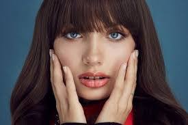 Karen Gabor's Instagram, Twitter & Facebook