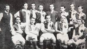 Důkazem jsou každoroční medailová umístění žákovských, dorosteneckých a juniorských. Mistrovske Tymy Historie Klub Sk Slavia Praha