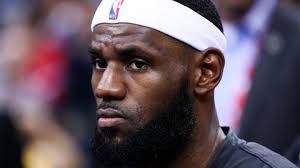 LeBron James chia sẻ khoảnh khắc suýt khóc khi dõi theo Michael Jordan