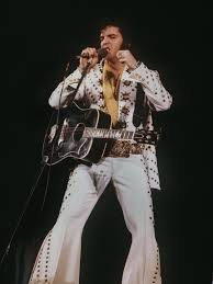 Das unglaubliche stockwerk von elvis presley begann mit der geburt von elvis aaron presley am 8. Elvis Presley King Of Rock N Roll