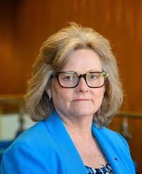 Lori Stutts's Instagram, Twitter & Facebook