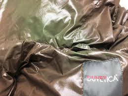 デュベティカの生地の変色復元 - 着られないを着られるに変える安心のシミ抜き専門店