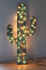 Varias amigas me han pedido manualidades donde el protagonista sea el cactus , he recopilado 4 ideas muy lindas , que seguro 2. Diy Hazte Con Un Cactus Luminoso Por Que No Como Alternativa Al Clasico Arbol De Navidad