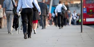 Jonathan, un distins compozitor, îl invită pe prietenul său jacques să viziteze împreună scoția. DespÄƒgubire Accident Produs Intr Un Loc Public Din Uk Anglia ScoÈ›ia