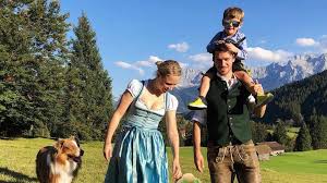 Felix neureuther ist nach einem schwachen ersten durchgang in zagreb noch weit nach vorne gefahren. Felix Neureuther Postet Familienfoto Zu Matildas Taufe Promiflash De