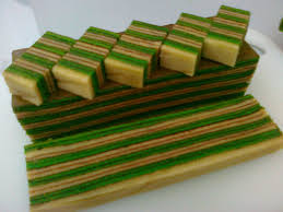 Kek lapis roll adalah antara kek lapis yang bersaiz kecil dan mempunyai pelbagai jenis corak dan beraneka perisa. The Masterpiece Kek Lapis Horlick Cheese