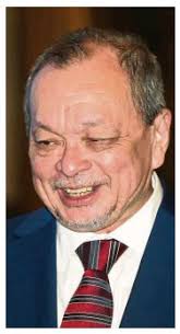 Tan sri nik awang @ wan azmi bin wan hamzah returned home to work in various sectors including plantations, media and newspapers, real estate development and banking. Wan Azmi Enters E O Again Pressreader