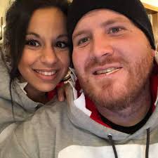 ISO someone to take some outdoor family photos for a reasonable price.🍂🍁