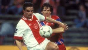 When did ajax beat bayern in the champions league? Champions League Die Aufstellungen Von Ajax Legendarem 5 2 Coup Gegen Den Fc Bayern Vor 25 Jahren Seite 1