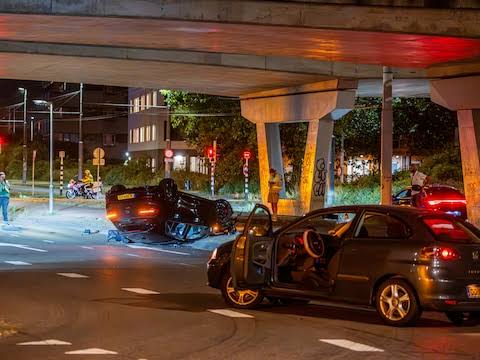 Op deze Arnhemse kruising gebeurt in twee dagen twee keer een zwaar ongeval,  terwijl er verkeerslichten staan | Regio | De Gelderlander.nl
