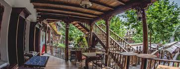 De două secole, singurul han tradiţional funcţional din europa dă pulsul capitalei, servind drept restaurant, hotel, cafenea, cramă. Hanul Lui Manuc Obiectiv Turistic Bucuresti Restaurant