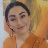 Julia Cardona's Instagram, Twitter & Facebook