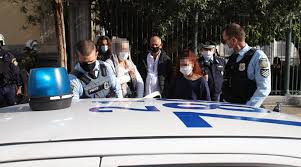 Θεσσαλονίκη φοιτητές ματ ένταση αριστοτέλους. Proshgagan Dyo Gynaikes Poy Phgan Na Moirasoyn Trofima Stoys Sygkentrwmenoys Sto Polytexneio Fwto Candia Doc