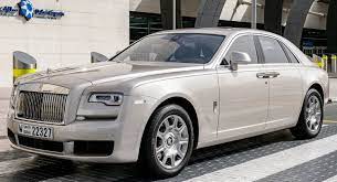 رولز رويس غوست 2019 تنضم إلى أسطول مجلس كبار الشخصيات في مطار دبي الدولي موقع ويلز rolls royce rolls royce phantom beautiful cars