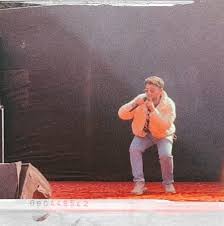 ऊपर देख।