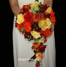This variety represents the largest member of the chrysanthemum family. Fall Wedding Flowers Green Images