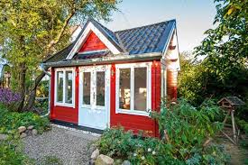 Gartenhaus Im Clockhaus Stil Mit Schlafboden Und Bullauge Gartenhaus Haus Bauerngarten