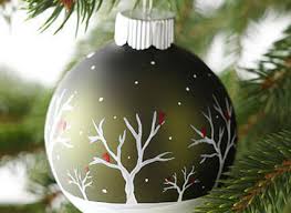 Obrazek ten przedstawia nam świętego mikołaja, który na swoich saniach wiezie worek z prezentami. Jak Zrobic Recznie Malowana Bombke Na Choinke Porada Tipy Pl