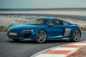 The 2019 audi r8 coupe 2019 5.2 fsi quattro has 570 ps / 562 bhp / 419 kw horsepower. Prix Audi R8 2019 Les Tarifs Du Coupe Et Du Spyder Devoiles