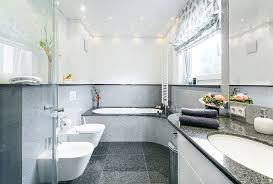 Im klassischen stil gehaltene badezimmer erfreuen sich großer beliebtheit. Klassische Badezimmer