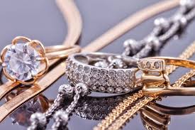 1837년부터 tiffany & co.는 세계 최고의 주얼리 브랜드로 미국의 대표적인 디자인 하우스라는 명성을 지켜오고 있습니다. How To Clean Jewellery Diy Jewellery Cleaner Marie Claire Australia