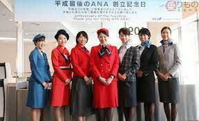anaの歴史を感じて 創立記念日の羽田空港 歴代グランドスタッフ制服が勢ぞろい 写真13枚 乗りものニュース 創立記念日 全日本空輸 全日空