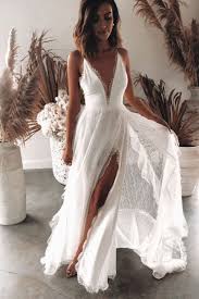 Mit Freundlicher Genehmigung Von Grace Loves Lace Brautkleider Graceloveslac Brautmode Kleider Hochzeit Strand Brautkleid