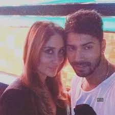 Varun Dhawan Clicks A Selfie With Kareena Kapoor At Toifa2016 Varun Dhawan Photos Varun Dhawan Varun
