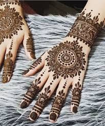 Mehndi hai rachne wali…haatho me gehri laali….you all must have heard and relished this beautiful song at wedding ceremonies, especially at the mehndi ceremony. Beste Mehndi Design Inspiration Nehmen Von Henna Tattoo Designs Simple Latest Mehndi Designs Finger Henna Designs