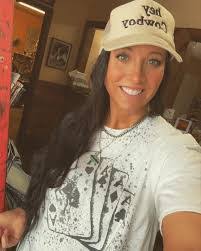 Amanda Prewett's Instagram, Twitter & Facebook