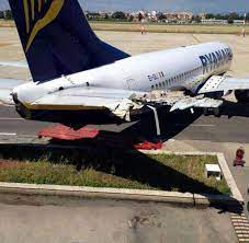Fully allocated seating and much more now available online. Unfall Ryanair Flugzeug Rollt Los Kracht In Gebaude Welt