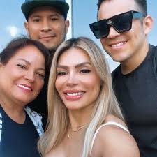 Jessie Cool's Instagram, Twitter & Facebook