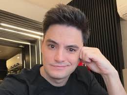 Filho da cantora walkyria santos comete suicídio após sofrer homofobia. Felipe Neto Exalta Editorial Do Jn Criticando Governo De Bolsonaro